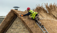 master thatcher at work