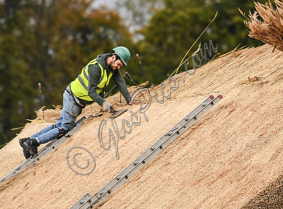 master thatcher at work