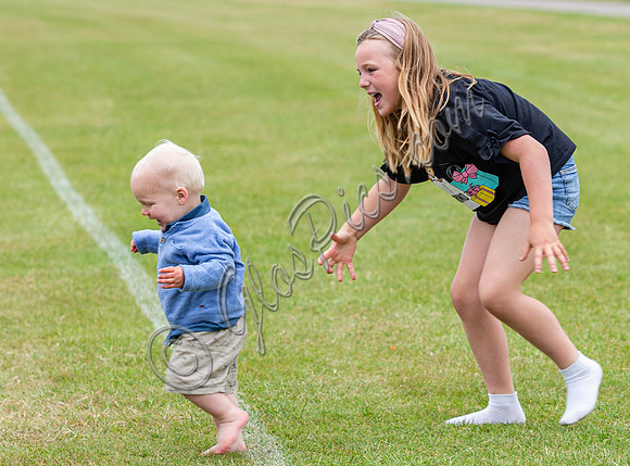 Mia and Lucas Tindall