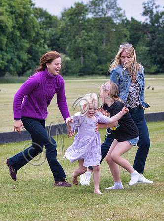 Autumn Phillips, Sarah Rippon, Mia Tindall, Lena Tindall playing