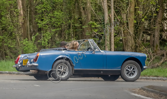 Kate Moss and Nikolai von Bismarck in blue MG Midget
