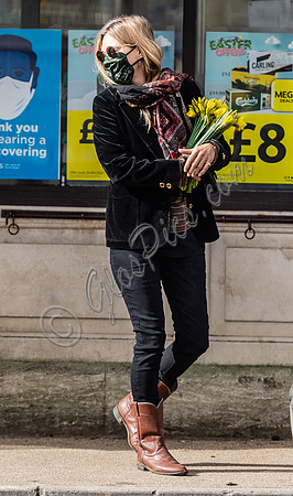 Kate Moss carrying daffodils