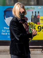 Kate Moss carrying daffodils