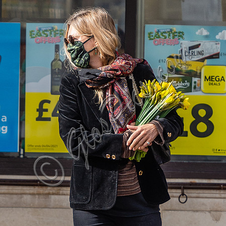 Kate Moss carrying daffodils