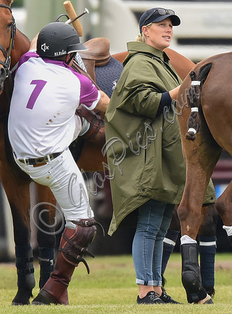 pregnant Zara Tindall at polo match