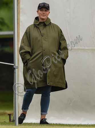 pregnant Zara Tindall at polo match
