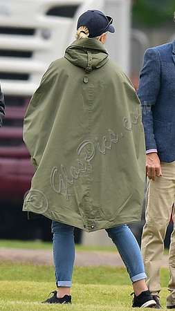 pregnant Zara Tindall at polo match