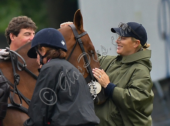pregnant Zara Tindall at polo match