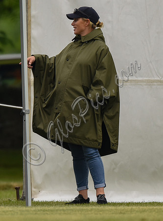 pregnant Zara Tindall at polo match