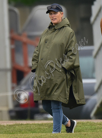 pregnant Zara Tindall at polo match