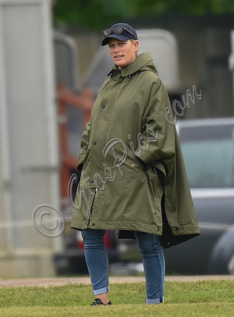 pregnant Zara Tindall at polo match