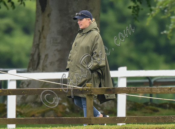 pregnant Zara Tindall at polo match
