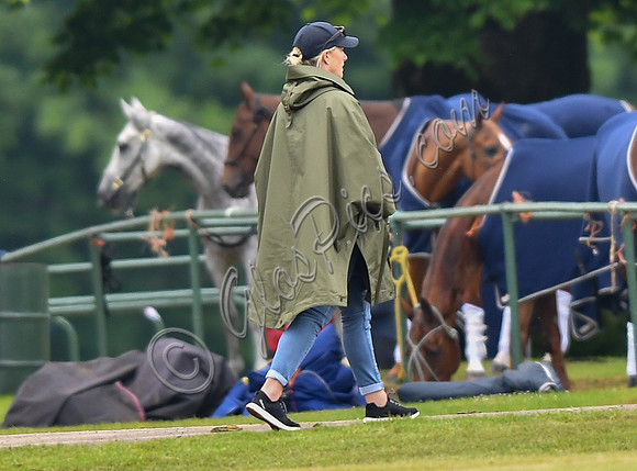 pregnant Zara Tindall at polo match