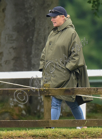 pregnant Zara Tindall at polo match