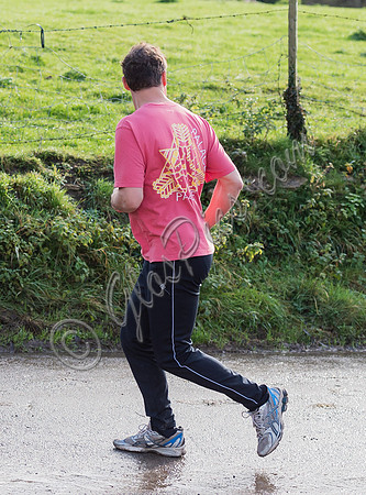 Dominic West jogging