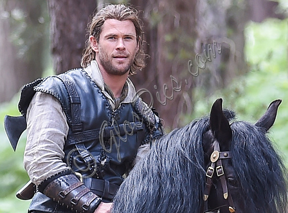 Chris Hemsworth on horseback alone