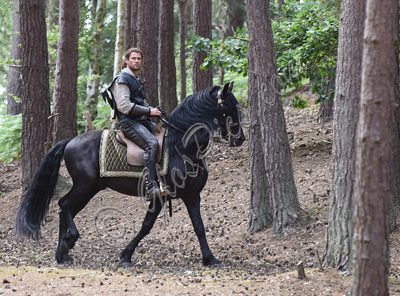 Chris Hemsworth on horseback alone