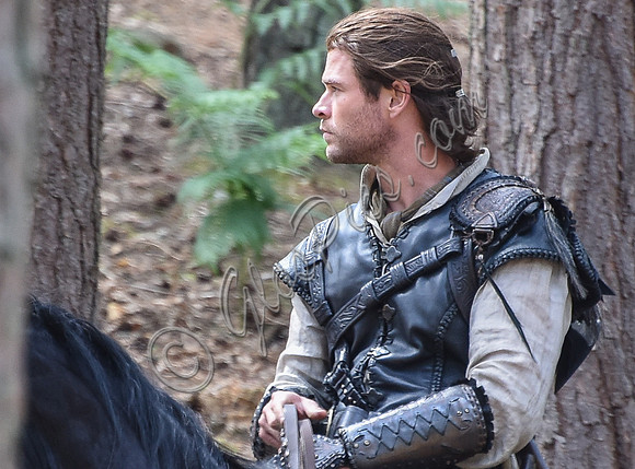 Chris Hemsworth on horseback alone