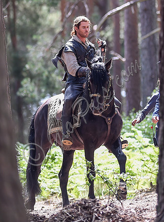 Chris Hemsworth on horseback alone