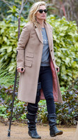 Kate Moss  on crutches