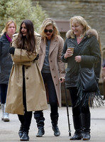 Kate Moss  on crutches