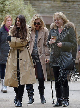 Kate Moss  on crutches