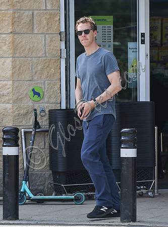 Benedict Cumberbatch dressed casually