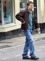 Andrew Buchan (Mark Latimer) on set