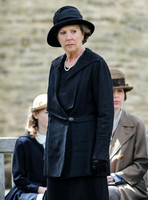 Penelope Wilton on set season 4 Downton Abbey