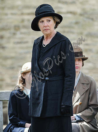 Penelope Wilton on set season 4 Downton Abbey