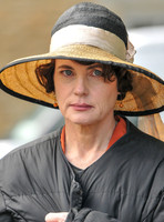 Head shot Elizabeth McGovern