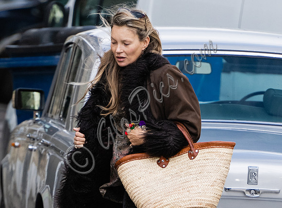 Fresh faced Kate Moss in Lechlade