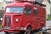red "Dirty Burger" Citroën H-Van entering Kate Moss's Cotswold home