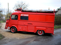 red "Dirty Burger" Citroën H-Van entering Kate Moss's Cotswold home