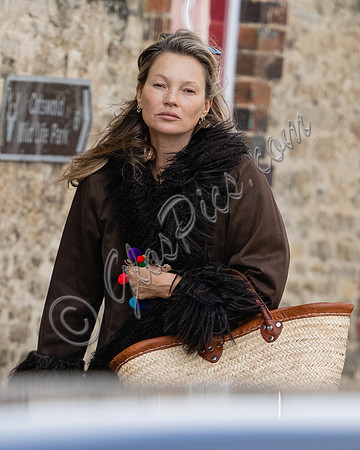 Fresh faced Kate Moss in Lechlade