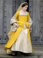 laire Foy as Anne Boleyn on the steps of Gloucester Cathedral (Wolf Hall)