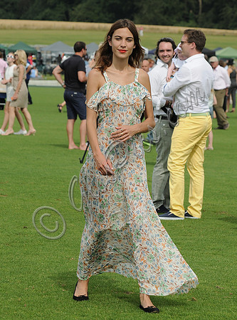 Alexa Cheung treading in the divots