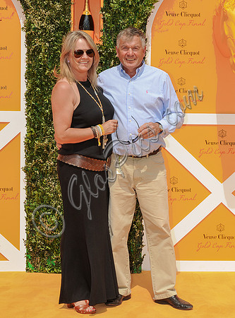Mr and Mrs Peter Barfoot