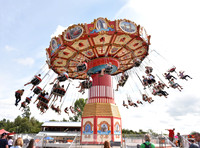 GV of the Wave Swinger fairground ride