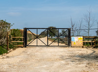 Gates erected at entrance to Beggars Lodge build site