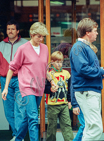 Princess Diana in Cirencester 1992 with Princes William and Harry
