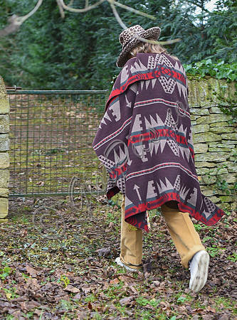 Kate Moss weraing Navajo cape and animal print Fedora