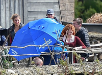 Eleanor Tomlinson on Poldark set