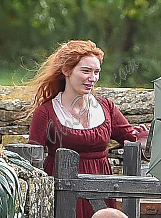 Eleanor Tomlinson on Poldark set