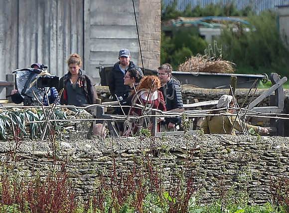 Eleanor Tomlinson and Beatie Edney on set of Poldark