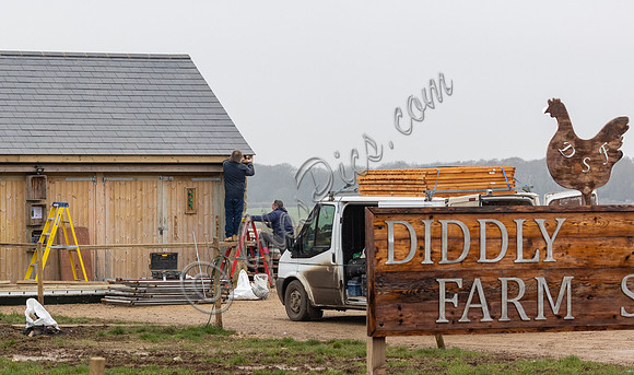 New roof on Diddly Squat Farm shop