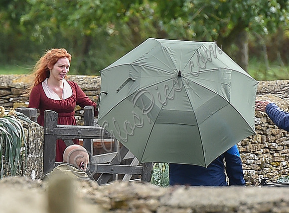 Eleanor Tomlinson on Poldark set